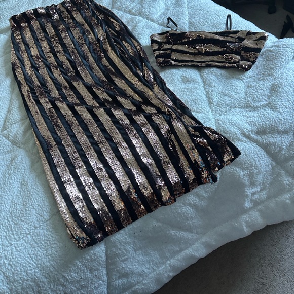 Forever 21 Black and Gold Sequin Maxi Skirt and Halter Top - Picture 7 of 10